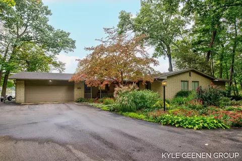 822 Pine Bay Ave, Holland, MI 49424
