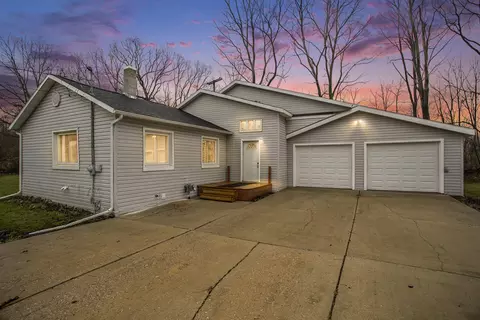 225 Sharkey St, Bellevue, MI 49021 photo 2