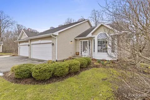 1732 Sanderling Ct NE, Grand Rapids, MI 49505