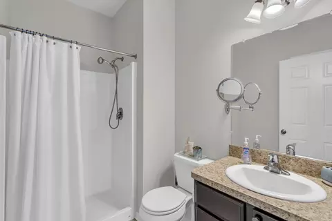 Bath - 1946 Coventry Rd, Jackson, MI 49201 photo 3 of 4