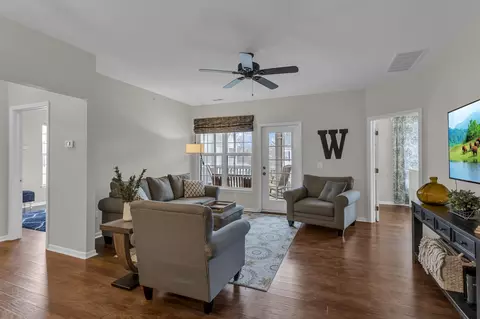 Living - 1946 Coventry Rd, Jackson, MI 49201 photo 2 of 4