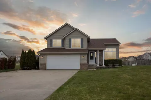 2063 Hartstone Dr SE, Caledonia, MI 49316