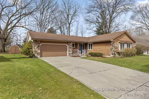 2101 Pinnacle Dr SW, Wyoming, MI 49519