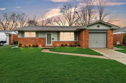 23045 Haynes St, Farmington Hills, MI 48336