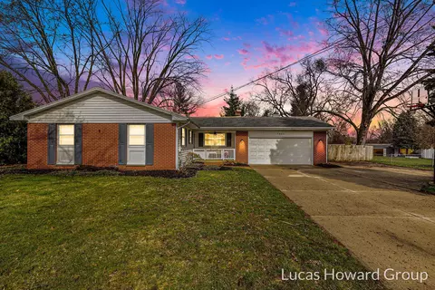7901 Hollyhock Ave, Jenison, MI 49428