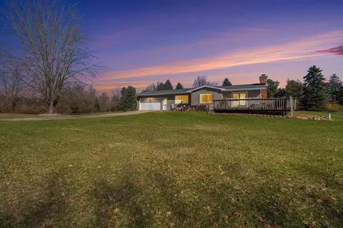 19299 Williamsville Rd, Gregory, MI 48137