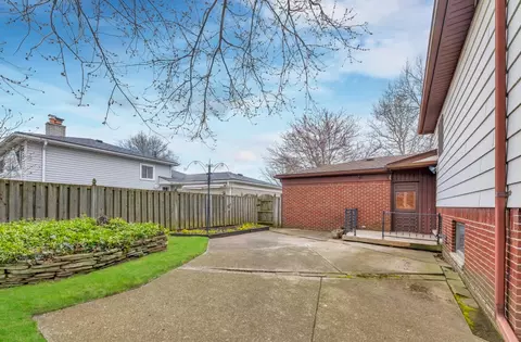 30767 Dover Ave, Warren, MI 48088 photo 17