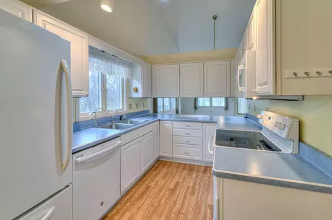 Kitchen - 7051 Gilroy Ct, Spring Arbor, MI 49283 photo 2 of 3