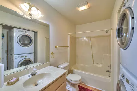 Bath - 7051 Gilroy Ct, Spring Arbor, MI 49283 photo 2 of 3