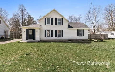 225 Vine St, Wayland, MI 49348
