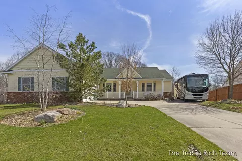138 Glencarin Dr NE, Rockford, MI 49341