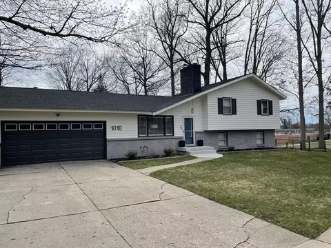 1010 Silverleaf St SE, Kentwood, MI 49508