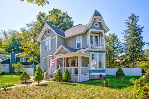 11 Pleasant St, Sparta, MI 49345