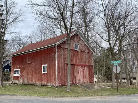 76 S Spring St, Douglas, MI 49406 photo 2
