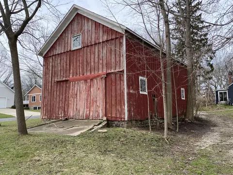 76 S Spring St, Douglas, MI 49406 photo 1