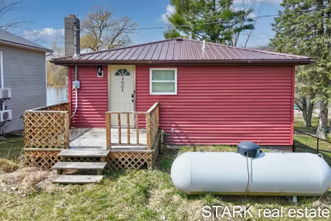 4851 Hunters Trl, Six Lakes, MI 48886