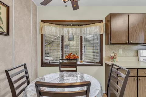 Dining - 337 Hillside Ave, Jackson, MI 49203 photo 2 of 4
