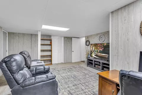 Living - 337 Hillside Ave, Jackson, MI 49203 photo 7 of 7