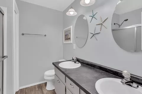 Bath - 337 Hillside Ave, Jackson, MI 49203 photo 2 of 4