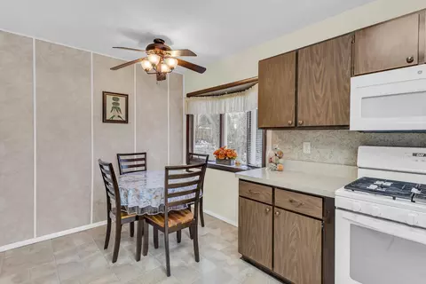 Kitchen - 337 Hillside Ave, Jackson, MI 49203 photo 4 of 4