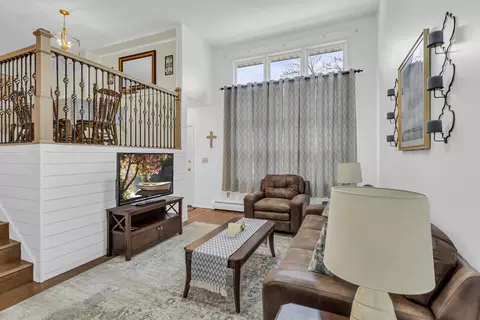Living - 337 Hillside Ave, Jackson, MI 49203 photo 4 of 7