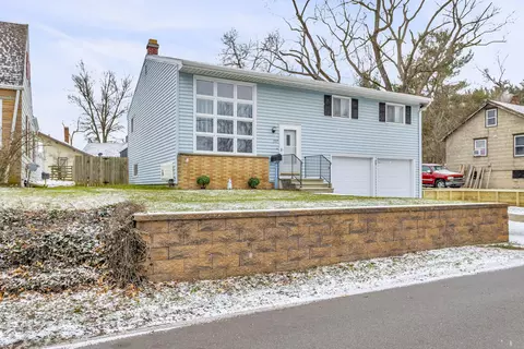 Exterior - 337 Hillside Ave, Jackson, MI 49203 photo 3 of 6