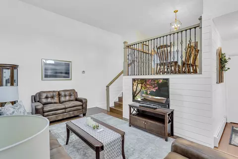 Living - 337 Hillside Ave, Jackson, MI 49203 photo 1 of 7