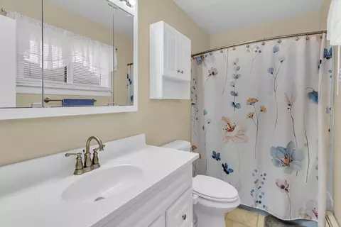 Bath - 337 Hillside Ave, Jackson, MI 49203 photo 1 of 4