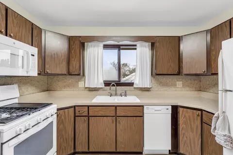 Kitchen - 337 Hillside Ave, Jackson, MI 49203 photo 1 of 4