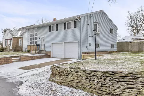 Exterior - 337 Hillside Ave, Jackson, MI 49203 photo 4 of 6