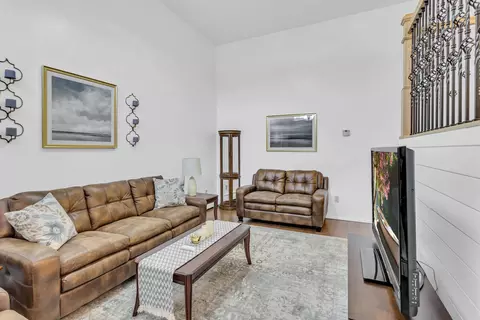 Living - 337 Hillside Ave, Jackson, MI 49203 photo 3 of 7