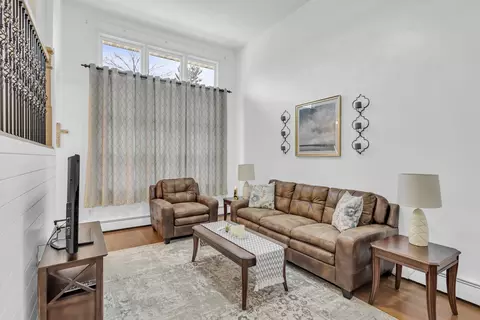 Living - 337 Hillside Ave, Jackson, MI 49203 photo 5 of 7