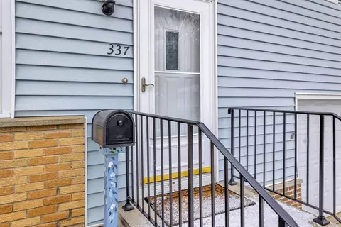 Exterior - 337 Hillside Ave, Jackson, MI 49203 photo 5 of 6