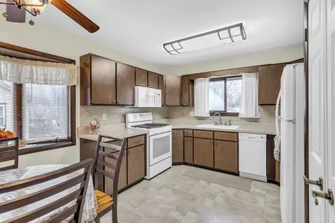 Kitchen - 337 Hillside Ave, Jackson, MI 49203 photo 3 of 4