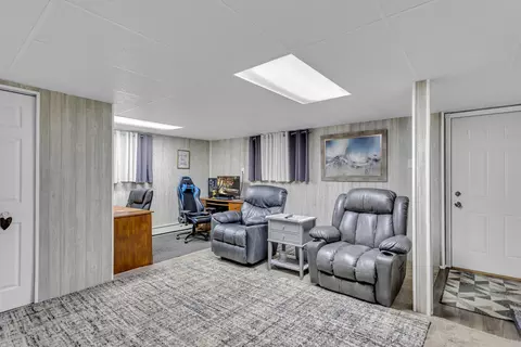 Living - 337 Hillside Ave, Jackson, MI 49203 photo 6 of 7