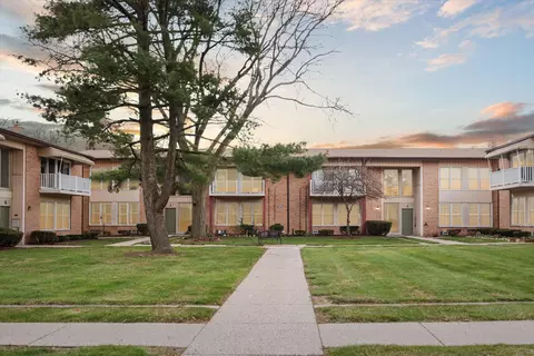 1199 S Sheldon # J-72, Plymouth, MI 48170