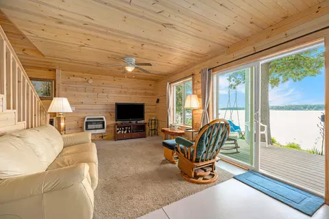 Bedroom - 898 E 88th St, Newaygo, MI 49337 photo 6 of 11