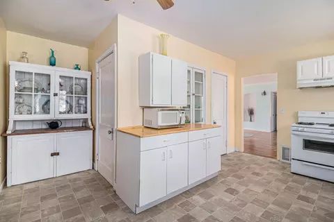 Kitchen - 898 E 88th St, Newaygo, MI 49337 photo 2 of 6