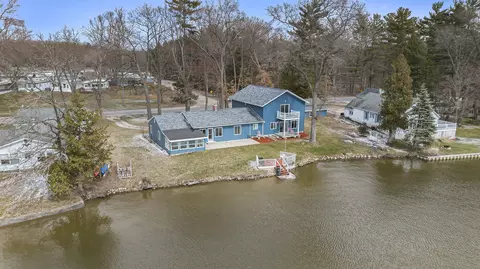 898 E 88th St, Newaygo, MI 49337