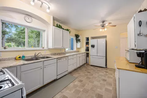 Kitchen - 898 E 88th St, Newaygo, MI 49337 photo 3 of 6