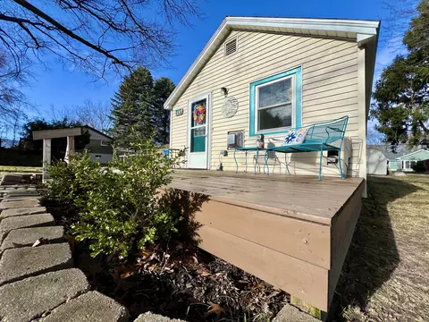715 N Lavinia St, Ludington, MI 49431