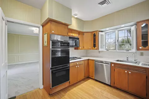 Kitchen - 3411 Stonewall Rd, Jackson, MI 49203 photo 2 of 4