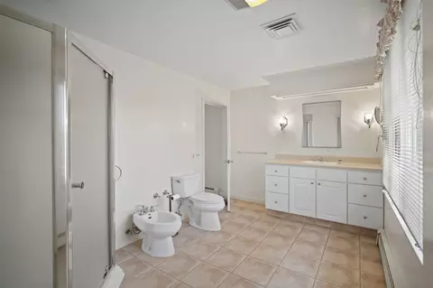 Bath - 3411 Stonewall Rd, Jackson, MI 49203 photo 8 of 9