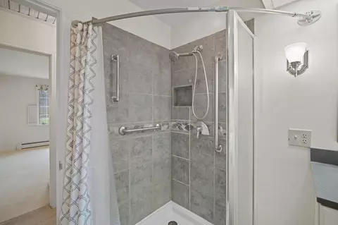 Bath - 3411 Stonewall Rd, Jackson, MI 49203 photo 6 of 9