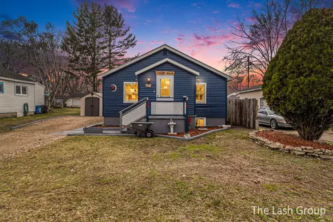 811 N James St, Ludington, MI 49431