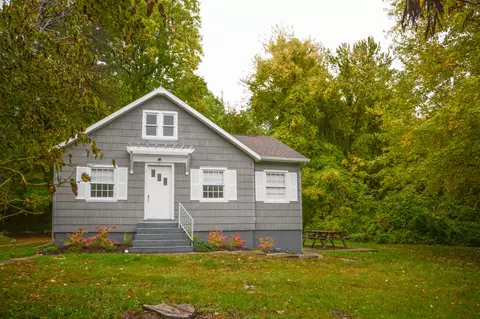 33 Blue Star Hwy, South Haven, MI 49090