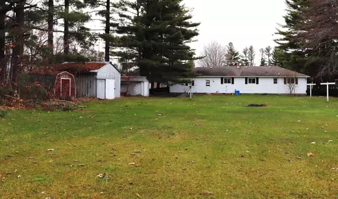 Exterior - 22115 Gratiot Rd, Merrill, MI 48637 photo 8 of 11