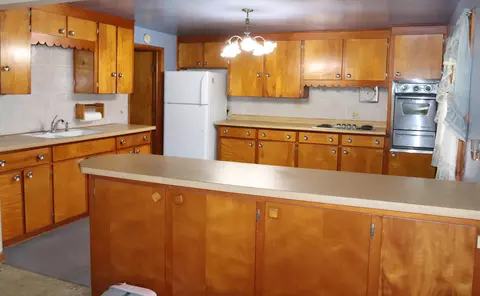 Kitchen - 22115 Gratiot Rd, Merrill, MI 48637 photo 3 of 10