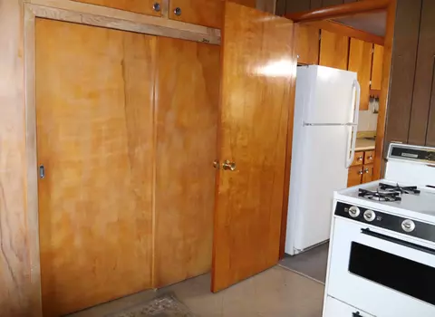 Kitchen - 22115 Gratiot Rd, Merrill, MI 48637 photo 9 of 10