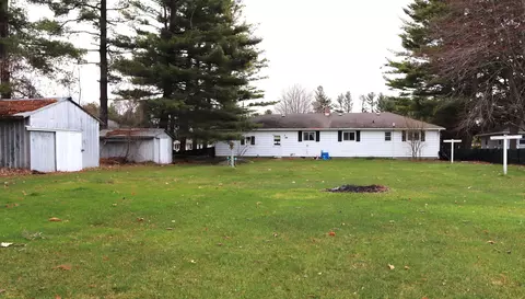 Exterior - 22115 Gratiot Rd, Merrill, MI 48637 photo 7 of 11